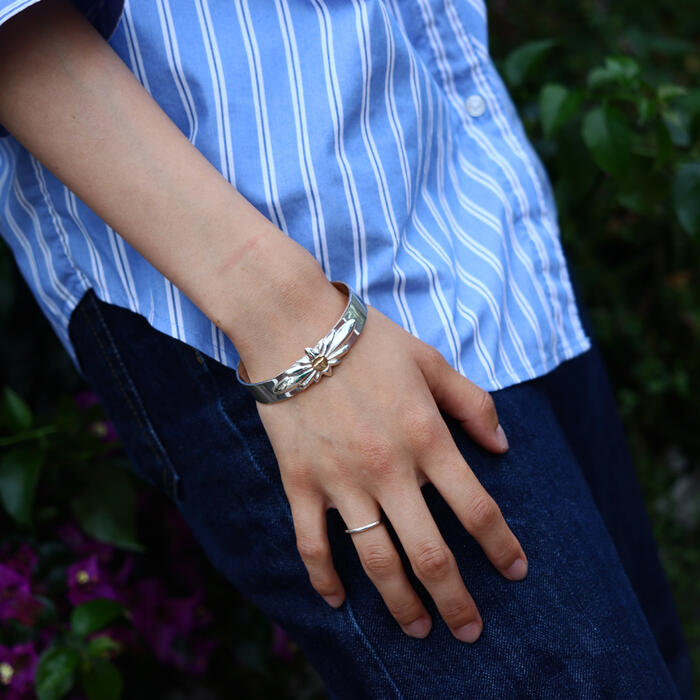 楽天市場 Tady King タディアンドキング Goro S ゴローズ魂継承 リリーsv平打ちバングルgpロングホーン Tkb 026 シルバー925 バングル メンズ ブランド シルバー ブレスレット メンズ 腕輪 シルバーアクセサリーレジスト原宿 シルバーアクセサリーレジスト原宿