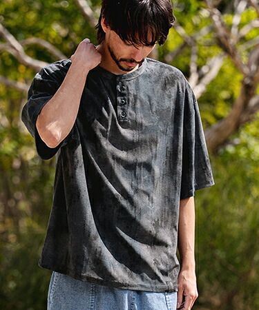 【CAMBIO(カンビオ)】【予約販売6月中旬～下旬入荷】Fade Distressed Henley Neck Tee ヘンリーネックTシャツ(PF-261-021)