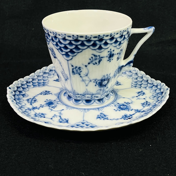 【中古】※ジャンク【手当て】ロイヤルコペンハーゲン ブルーフルーテッド 盛りだくさんスピード競技 珈琲 優勝杯\u0026平円盤 140ml 1017226【貨物輸送無料】