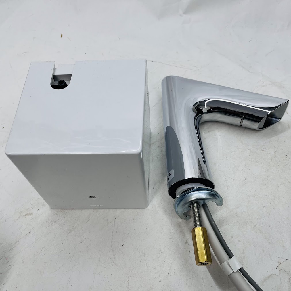 【中古】TOTO TLE27SS1W 水栓金具 アクアオート(台付自動小銃水栓) B手合い 発生手合い 一うしろ押しなし 単水栓