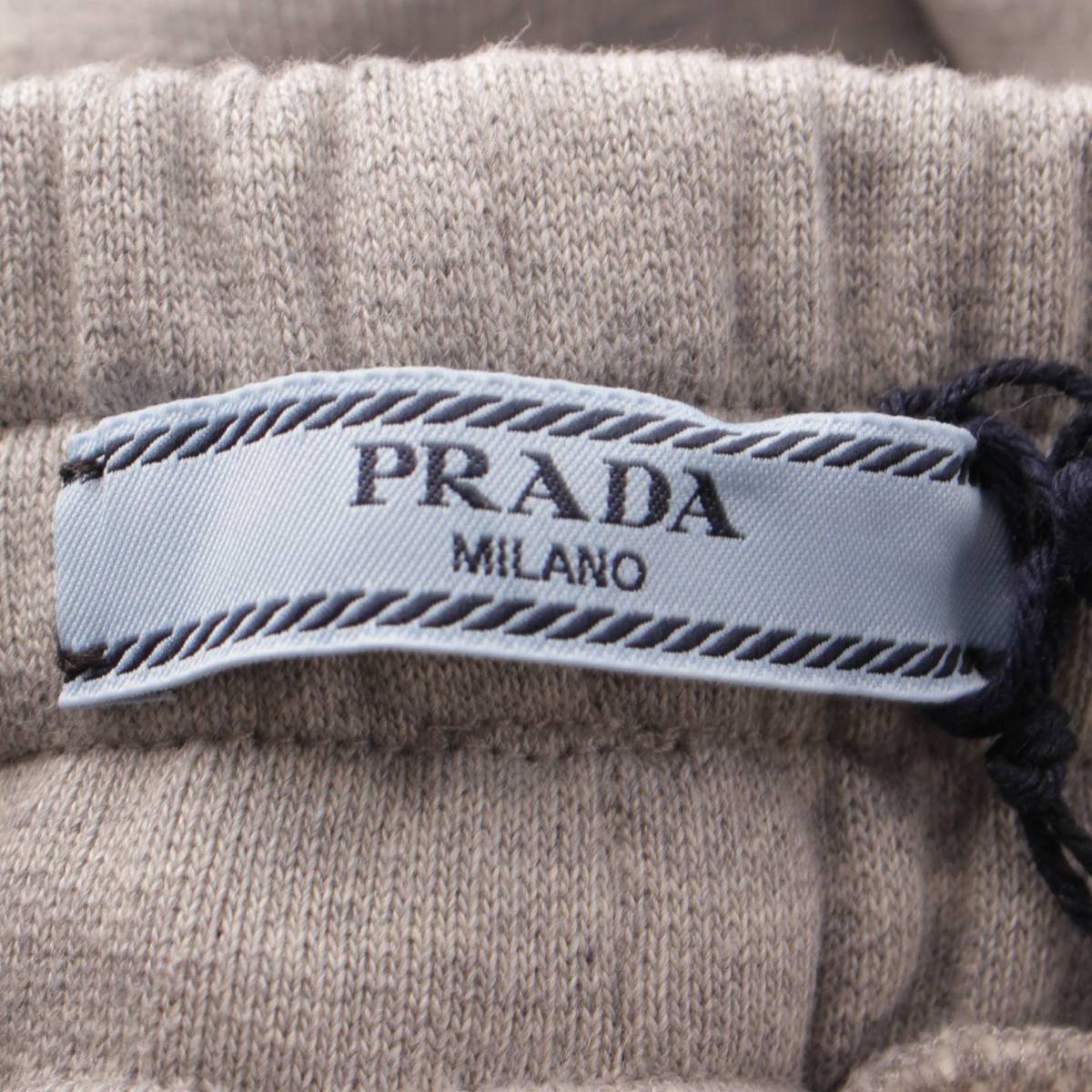 おしゃれ ロゴ入り新品‼︎ PRADA ブラック スウェットパンツ！ - htii