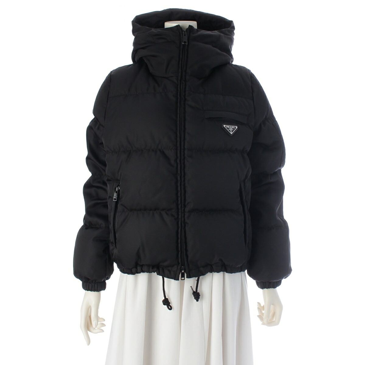 プラダ PRADA 23年 リナイロン ３角形ロゴタイプ 肌付きボンネット付 落ちこむ上衣 パファージャケット 291808 黒いこと 38【中古】【置き目品引き受ける】