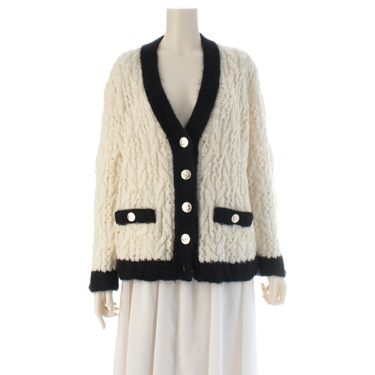シャネル CHANEL 2025-2026 羊毛 アイコンボタン 編み物 ジレー トップス P80186 白いこと 黒いこと 36【中古】【定め事品引きうける】