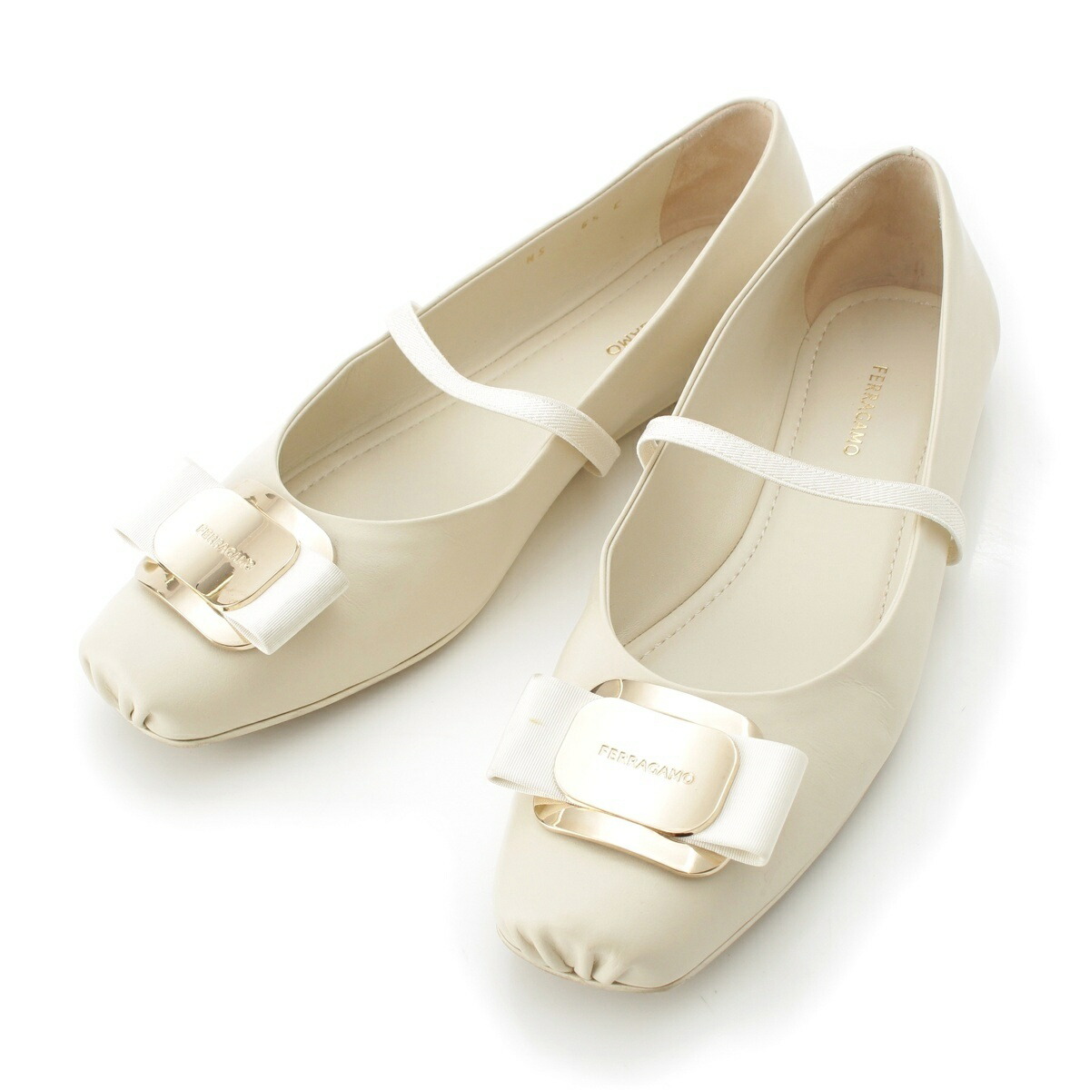 サルヴァトーレフェラガモ Salvatore Ferragamo なめし革 ヴァラ金具 女性バレエダンサー 木目細か パンプス 象牙色 6 1/2C【中古】【置き目品引き受ける】