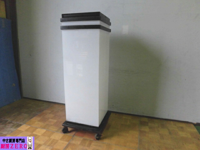 【中古】厨房 業務用 照明看板 スタンドサイン 100V 自立 角型 4面 アクリル 屋外用 キャスター付 ネオン W600&times;D600&times;H1650mm｜厨房zero　店