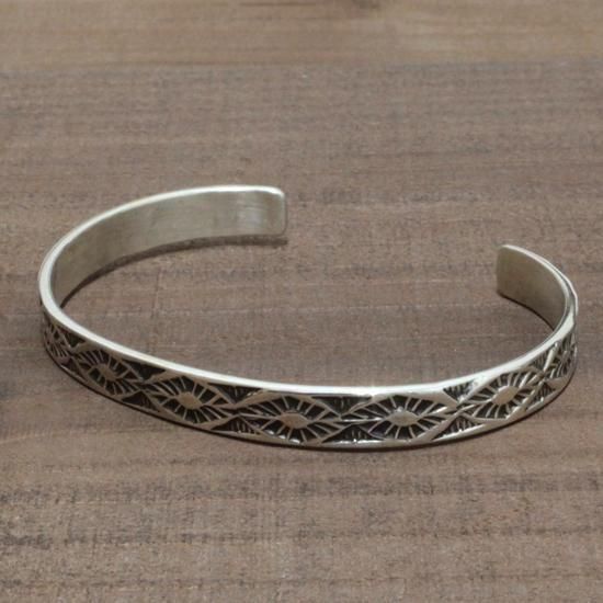 NAVAJO ナバホー族｜しろがね色腕輪 Henry Mariano (C)(北米インディアン宝飾品)
