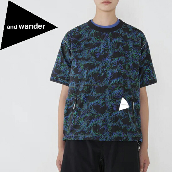 アンドワンダー トップス and wander 5746121015 printed wind T black AWD5746121015010