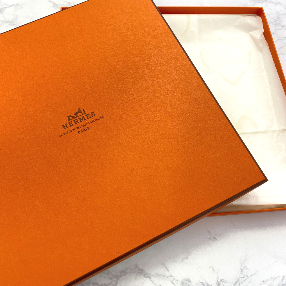 エルメス カレ90 Decoupages 切り絵 マフラー 真赭 白色 Hermes B レディース B 中古 Cannes Encheres Com