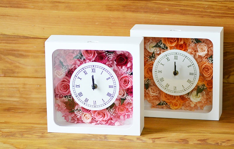 結婚祝い 名前入り 花 観葉植物 プリザーブドフラワー プリザーブドフラワー フルール メッセージクロック 四角型 3色 枯れないお花 メッセージ名入れ可能の花時計 プリザーブドフラワー とっても可愛いフラワークロックに お名前やメッセージが入る