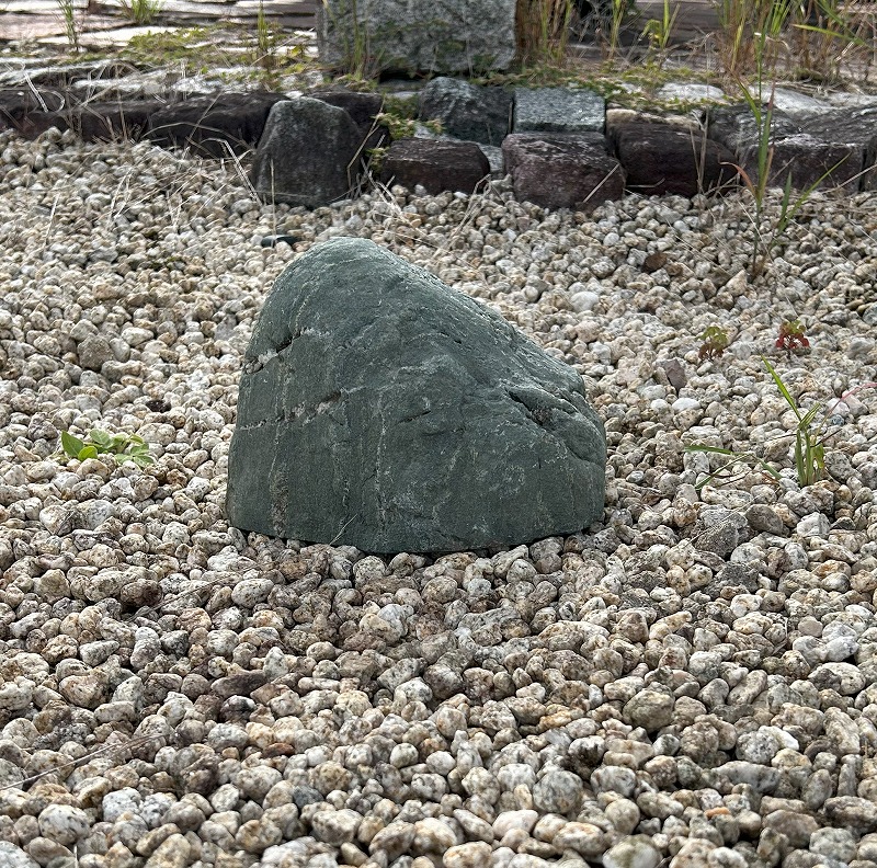 景石 伊予青石 3番 愛媛県産 天然石 庭園 石の台 自然石 庭石 造園資材 庭 ガーデニング ガーデン