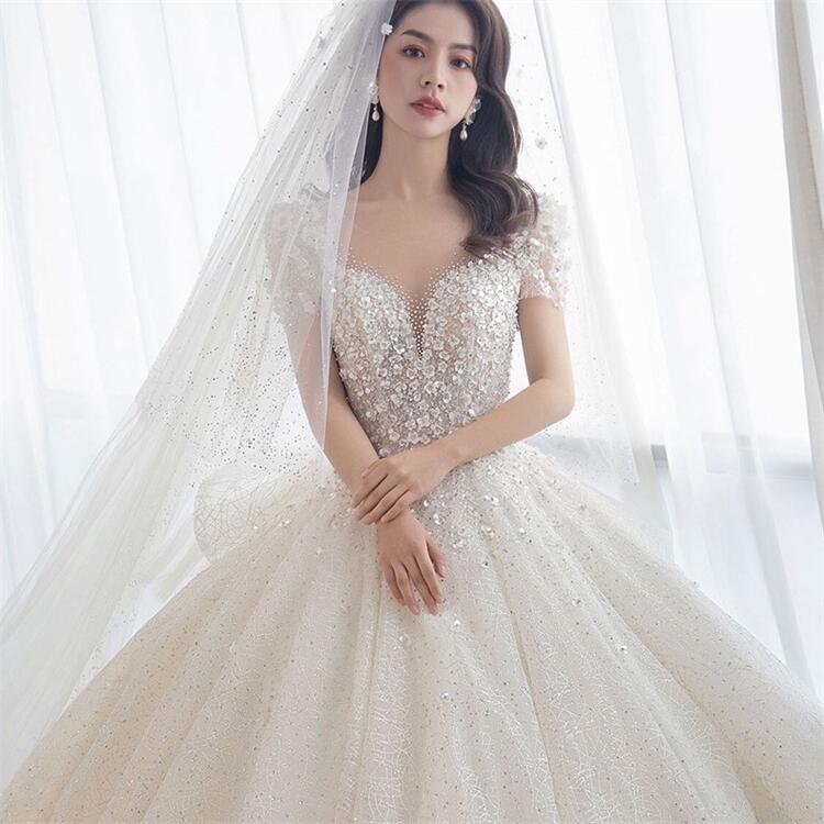 ホワイトウェディングドレスウェディングドレス半袖花がらAライン編み上げタイプ撮影披露宴結婚式演奏会海外挙式ドレスパーティードレス花嫁キラキラ豪華ドレス床付きタイプトレーンタイプ|Rikutonaショップ