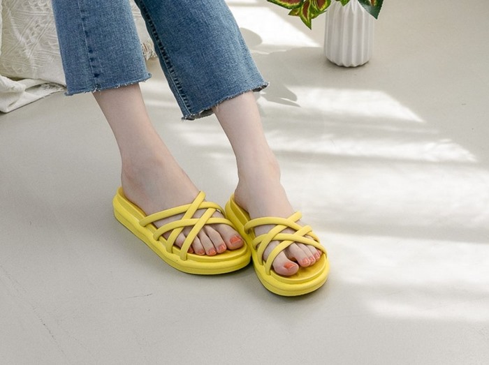 楽天市場 フラットサンダル レディース ミュール サボ スリッパ グラディエーターサンダル フラット 厚底 細ベルト 黒 ブラック ベージュ イエロー Rilla By Uni