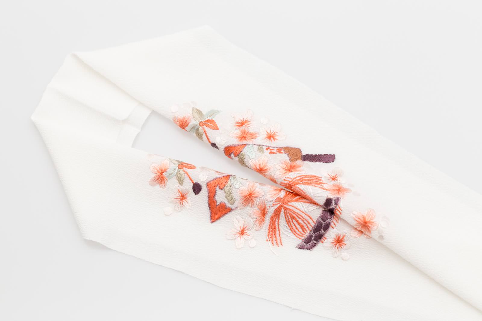 【訳あり】 半衿 半襟 正絹 小シボちりめん 手刺繍 シルク 100% 日本製 和装小物 振袖 成人式 訪問着 着物 襦袢 高級 はっ水防カビ加工 矢羽根 羽子板 白