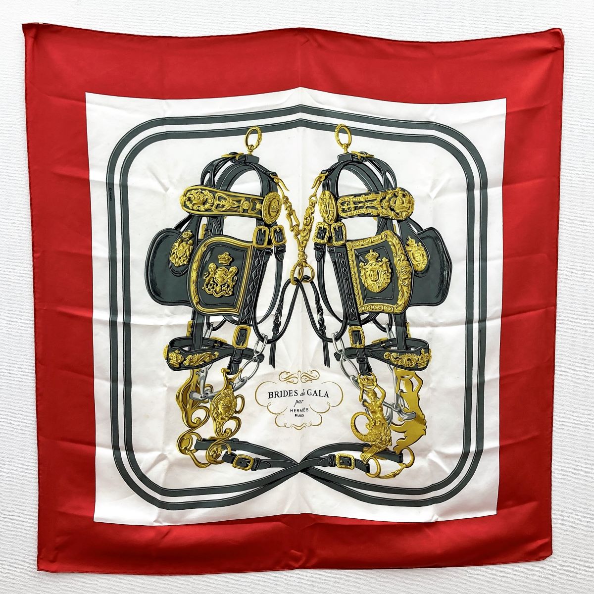 エルメス　カレ90 馬具柄 式典用馬勒　新品未使用 HERMES - エルメス HERMES カレ90 スカーフ 「式典用の馬勒