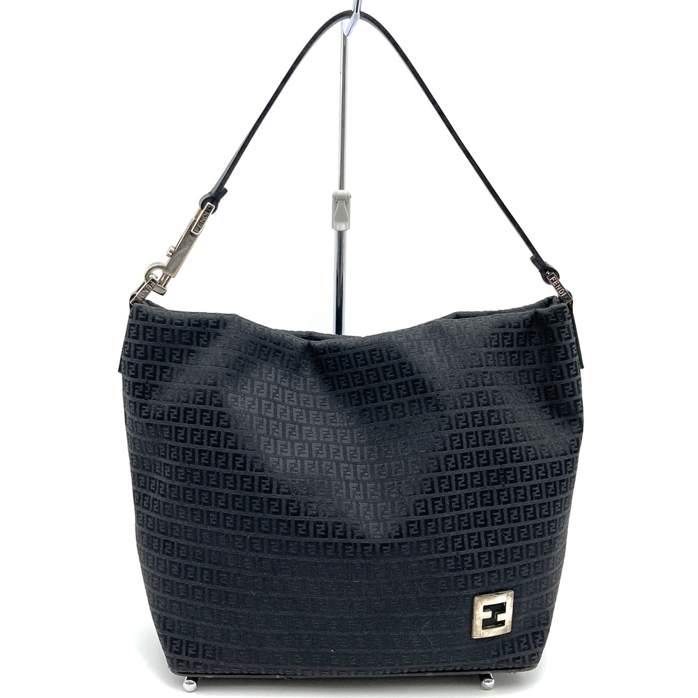 美品　FENDI ズッカ　ショルダーバッグ　アクセサリーポーチ　黒 良品 FENDI フェンディ ズッカ柄 アクセサリーポーチ 8BR042