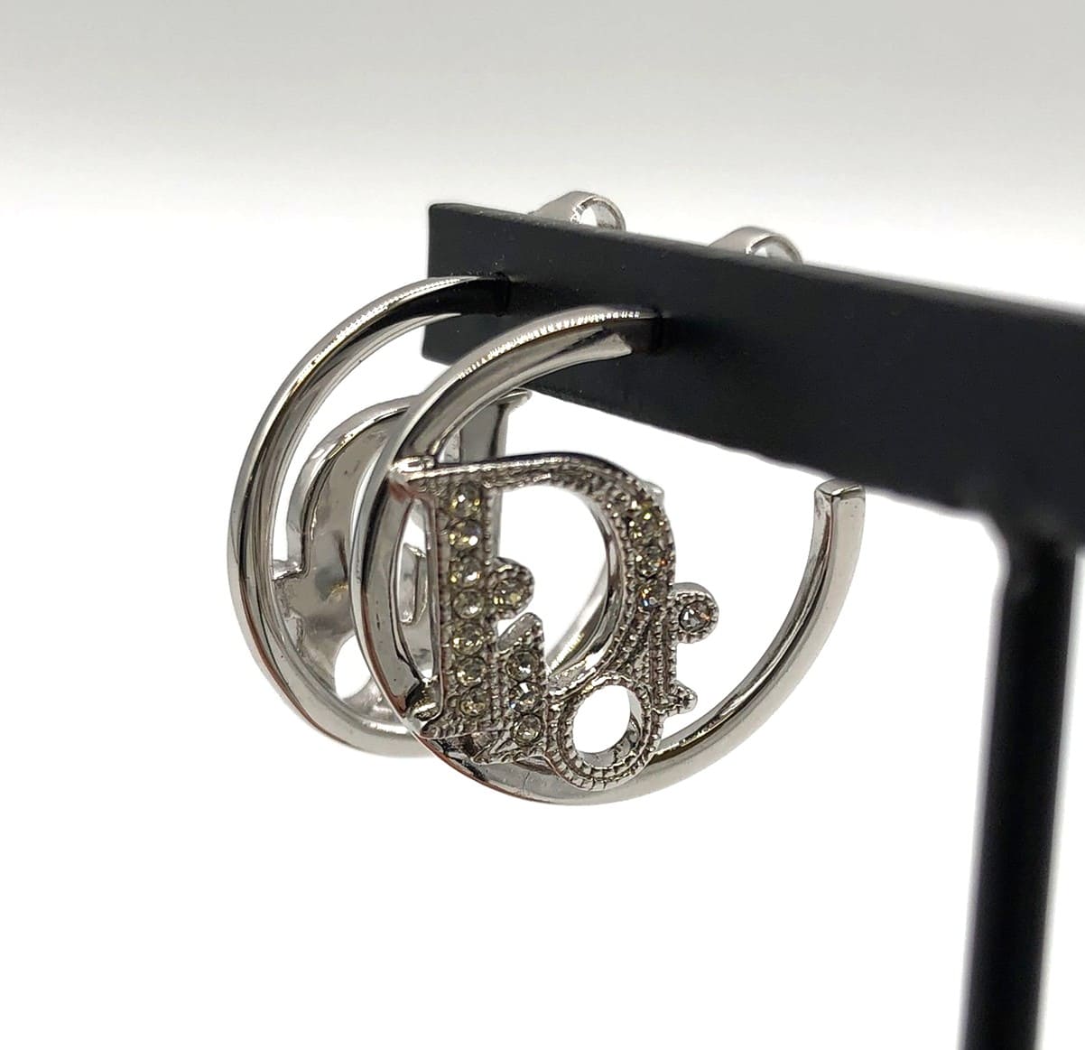 Dior ロゴピアス　片耳　シルバー 210.jpg