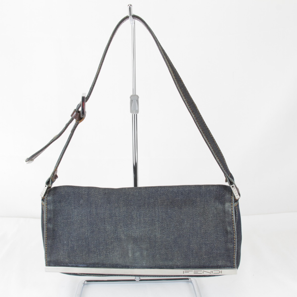【お買い物マラソン限定5%OFF】クーポン対象 【価格改定】『USED』FENDI【フェンディ】 ロゴ ワンショルダー ポーチ ミニ ショルダーバッグ デニム ネイビー レディース ハイブランド カジュアル セール｜Brand Shop Ring