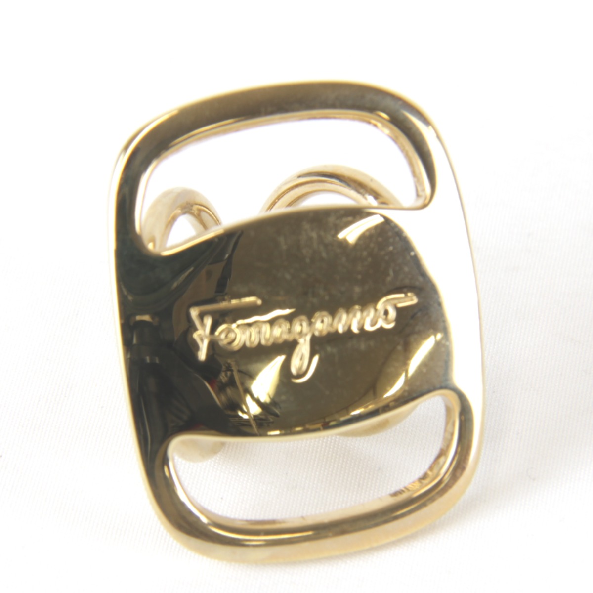 良品『USED』 Salvatore Ferragamo フェラガモ えり巻き輪っか 箱有 えり巻き輪っか 金属元素 ゴールド レディース【中古】