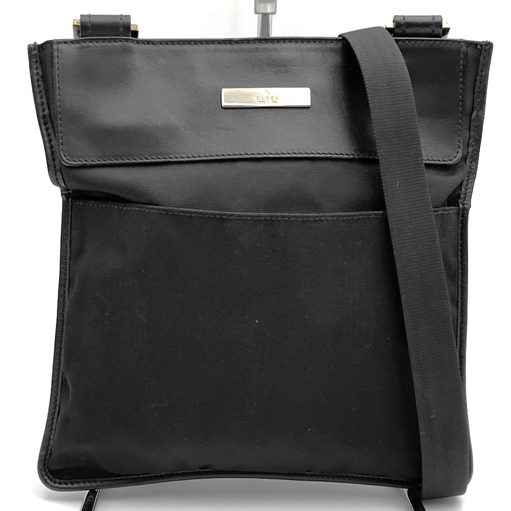 GUCCI グッチ  019 0348 ショルダーバッグ 曲がった掛け ナイロン/なめし革  黒いこと レディース メンズ【中古】