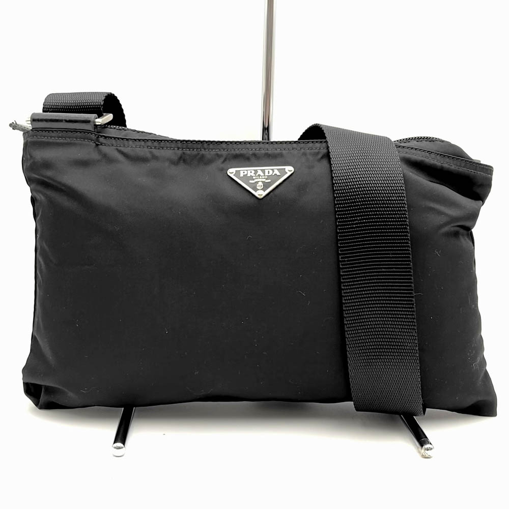 PRADA プラダ  ショルダーバッグ 曲がった掛け 横長 薄型 ナイロン 黒いこと レディース メンズ【中古】
