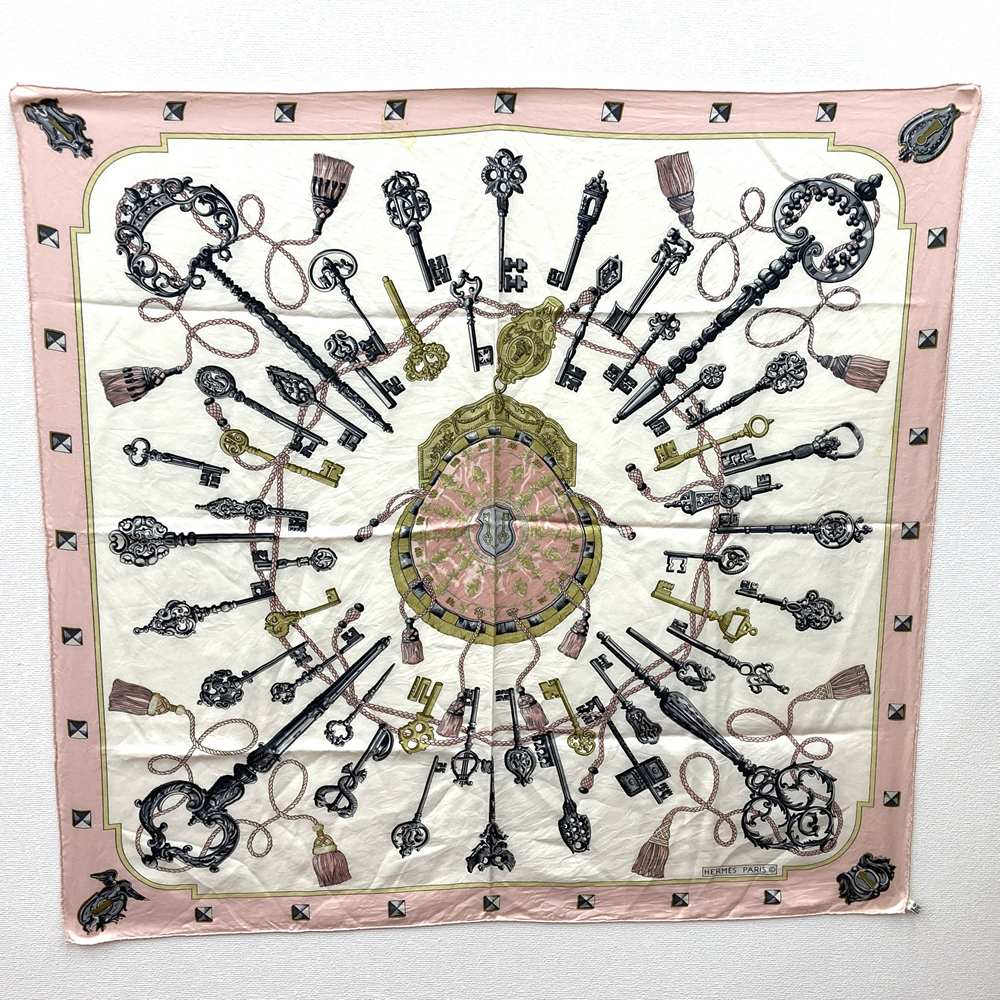 HERMES エルメス  LES CLES 鍵 えり巻き 地絹 サクラ色 レディース【中古】