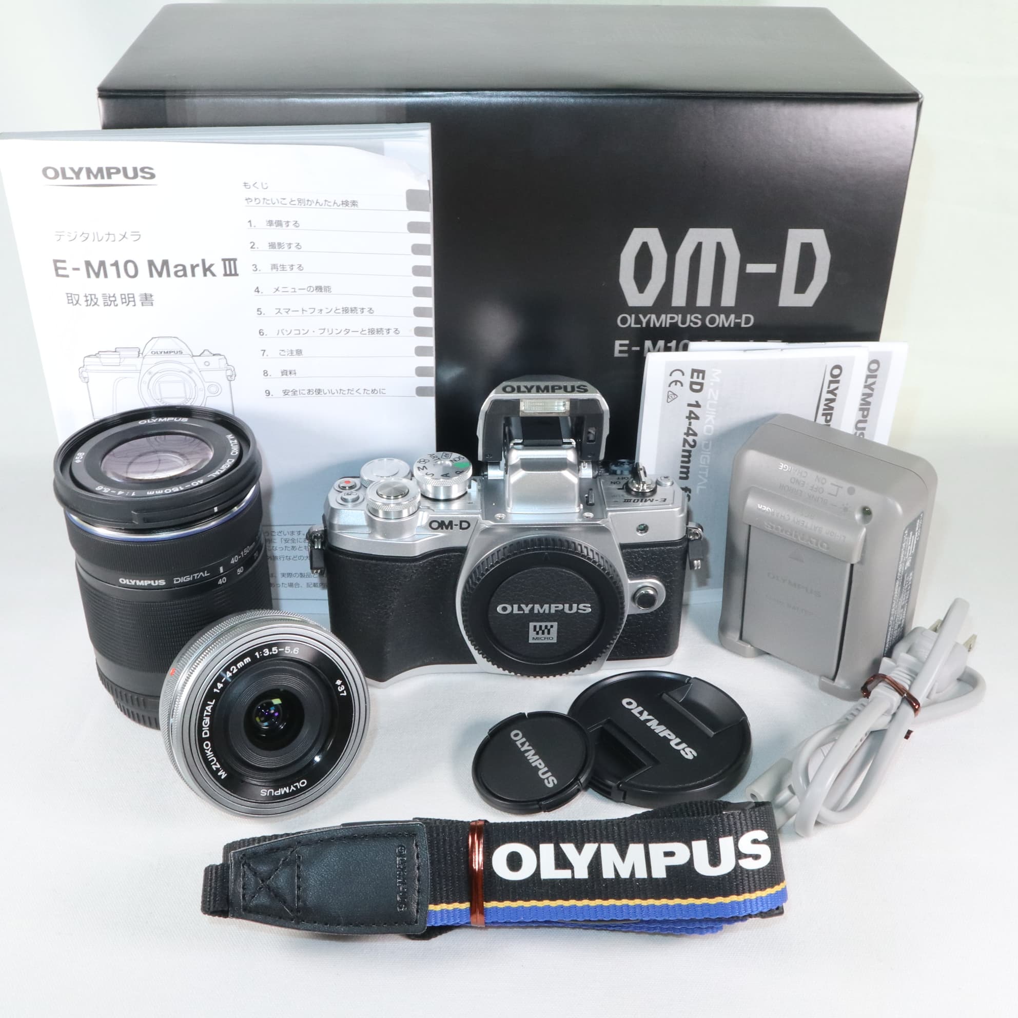 Olympas デジタルカメラE-M10 及びカメラケースとレンズキャップ