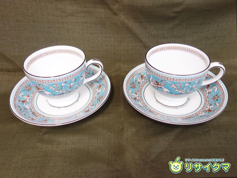 【中古】M▽ウェッジウッド WEDGWOOD フロレンティーン FLORENTINE 紅茶優勝杯\u0026平円盤 ありの実 ２客 ■貨物輸送無料客体外・貨物輸送別途已むを得ず■ (37874)