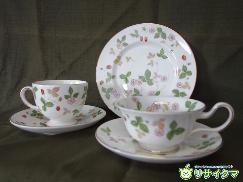 【中古】M▽ウェッジウッド WEDGWOOD ワイルドストロベリー プレート ティーカップ&ソーサー リー ピオニー ■送料無料対象外・送料別途必要■ (37283)