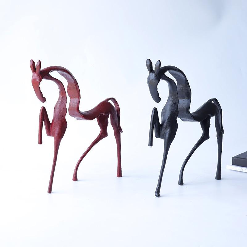置物 現代中国風 鋳鉄製 馬 芸術 デスクトップ アート インテリア 飾り リビング 書斎 玄関 茶几 ディスプレイ 雑貨 重厚感 彫刻風 ホームデコレーション