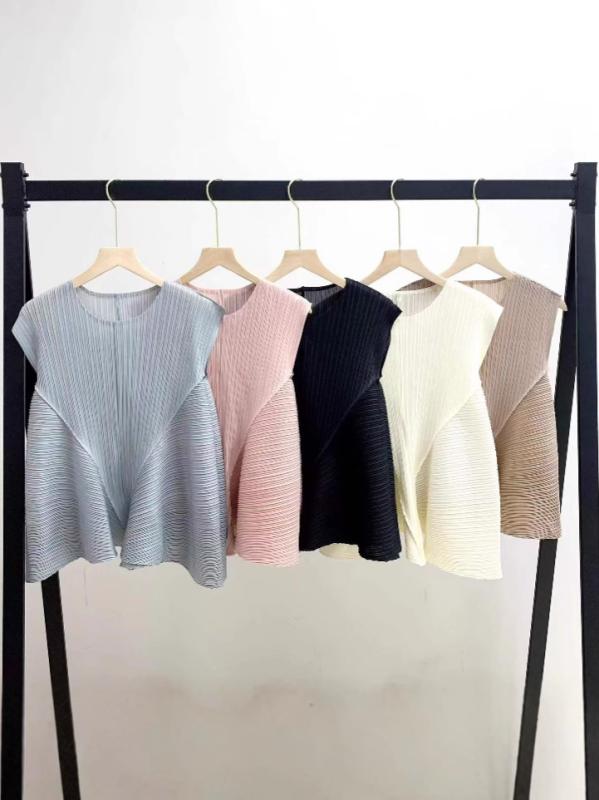 ノースリーブ Tシャツ レディース プリーツ加工 シンプル 丸首 ゆったり 大きめサイズ 体型カバー スリム効果 合わせやすい トップス 普段使い 軽量 伸縮性