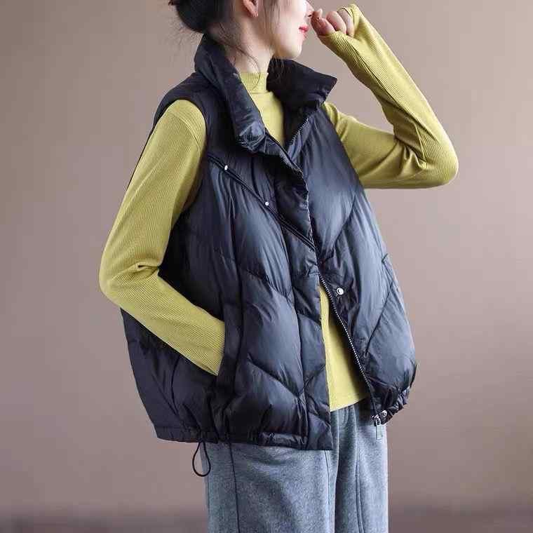 女性用 ダウンベスト スタンドカラー ショート丈 ホワイトダックダウン 保温性 シンプル 斜めスタッズ 秋冬 軽量 ベーシックスタイル コーディネートしやすい