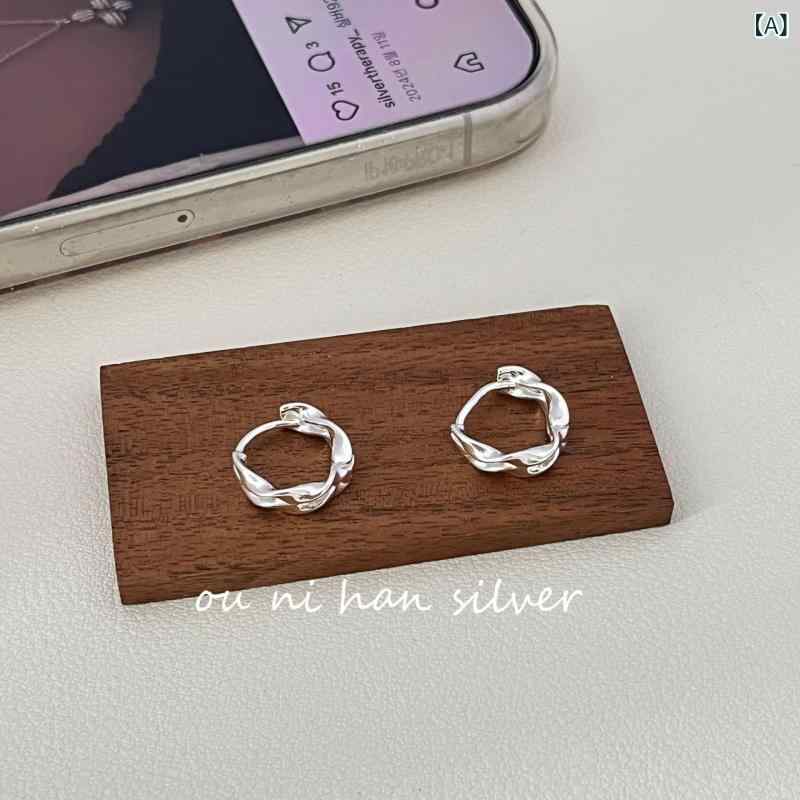 女性用 イヤーカフ 銀 二層 ウェーブ 個性 高級感 シルバー 耳飾り シンプル モダン アクセサリー 日常使い 軽量 スタイリッシュ
