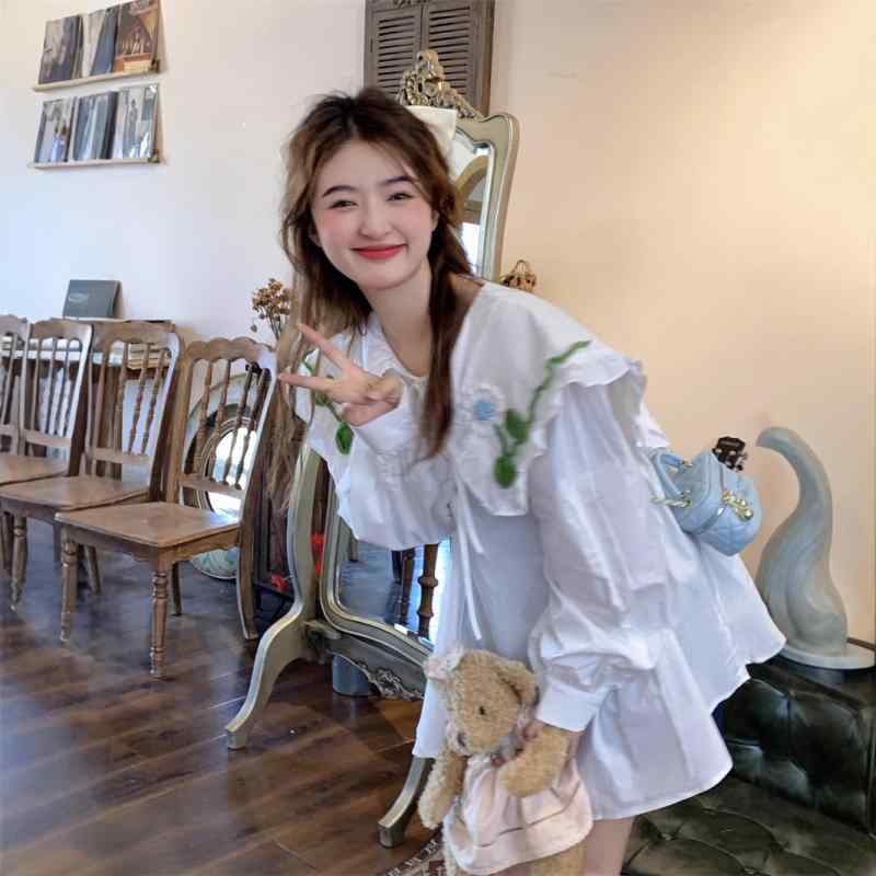 レディース ゆったり シャツ 春 大襟 フリル 立体花 リボン 紐 韓国 かわいい トップス 軽やか シルエット 花柄 装飾 スタイリッシュ 普段使い ブラウス