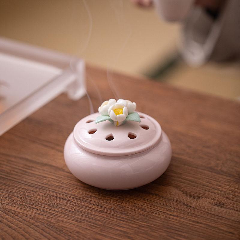 お上さん用 香炉 瀬戸もの 陶器 手捏き 花柄 サクラ色 愛くるしげ 盤香 底座 お香立て 室内 リビング 馨り 伸び伸びする 品目