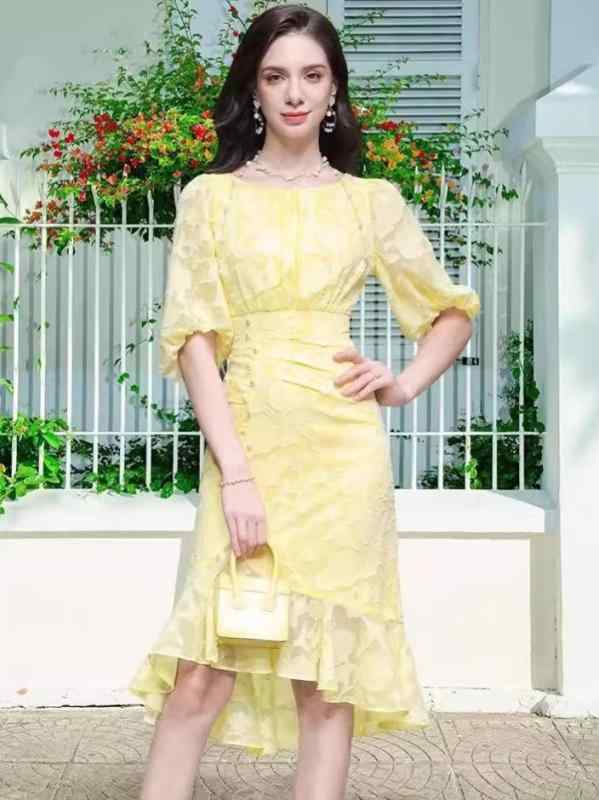 衣装 レディース 夏 ロング御召しもの ともし火黄色 提灯捩り 収腰 フィッシュテール か細い 上半身伝達ルート 目立たす ふんわり袖 窈窕たる 表現スタイル 口さかしい 原材料 成人女性らしい 影ぼうし