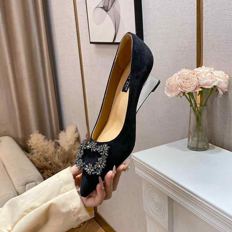 パンプス レディース 一方ならずない 歩き分かりやすい 走れる 疲れにくい 置き目踵 ウェッジソール ポインテッドトゥ 浅口 真四角 ビジュー 伝達ルート石ころ 好いたらしいめ 雅びやか 撥水 雨合羽 パステル色の 座布団 低手向かい 事務室 通い 御勤め用 冠婚葬祭 フォーマル