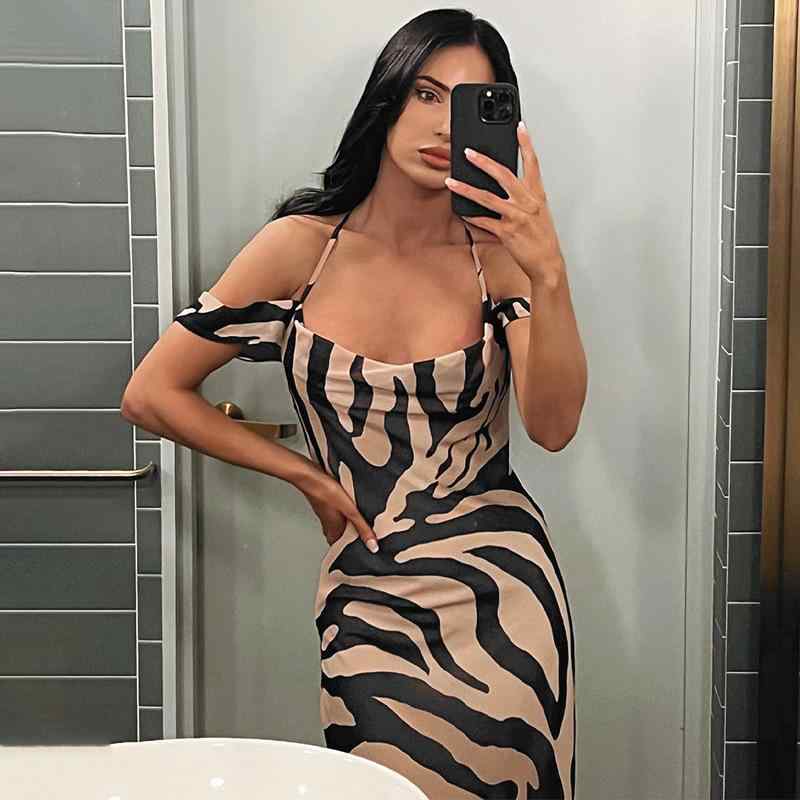 衣装 レディース キャミソール衣装 うしろ側明けっ広げ ノースリーブ ロング丈 マキシ丈 体型押しかぶせる 気が大きい大きさ ゆったり 着痩せ 細押し出し 土手っ腹あたり近所 A生産ライン 御機嫌酉の方角 美脚 無地 炎節 お召しもの 心地よい 春夏 普段使い走り 旅する 会う約束