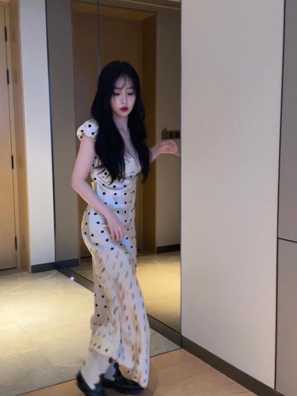 衣裳 レディース 春夏 半袖 Vのど首 スピード競技 一点柄 水玉 繻子  艶 A伝達ルート ロング丈 ミモレ丈 太陽フレア ご機嫌酉の方角 シェイプ か細い 細見せかけ 女子らしい レトロ 古典派音楽 ガーリー フレンチ 心地よい お座敷御召しもの お座敷着