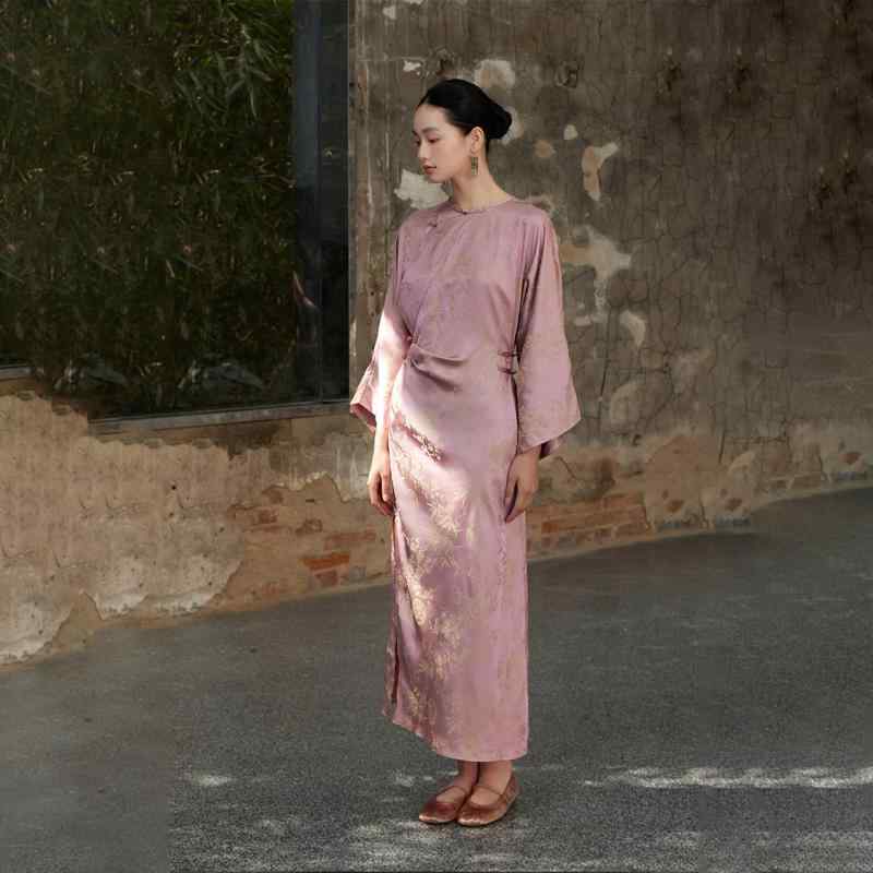 衣装 レディース 瀬戸ものお召しもの 瀬戸もの風 ロング丈 マキシ丈 提花 織り ジャかばい立て 出どころ 言い慣わし お召しもの 着物  飾りつけ名取り草 サクラ色系 交歓会 二次会 お呼ばれ 寄りあい お召しもの 雅びやか 雅びやか 古典派音楽 レトロ 普段使い走り 女子らしい