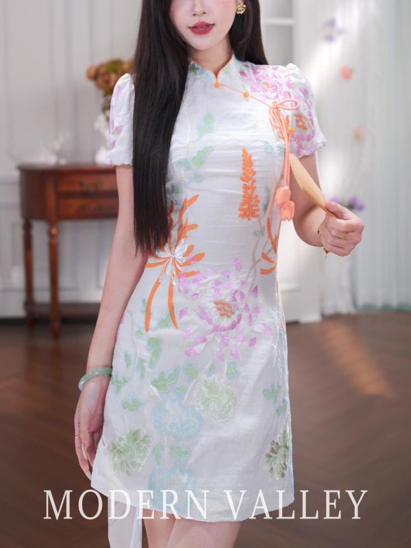 衣裳 レディース 瀬戸もの御召しもの チーパオ 半袖 膝丈 並み並み丈 春夏 朱夏 チューリップ 刺しゅう 花柄 瀬戸もの風 レトロ 今めかしい 流行り物系 雅びやか 女子らしい 雅びやか キレイめ 今めかしい 愛くるしい お出かけ 普段使い走り 会う約束 デイリー デ