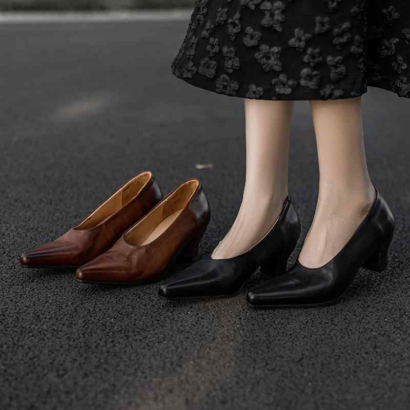 パンプス レディース チャンキーヒール ポインテッドトゥ 浅口 ローカット 革 牛革 レザーシューズ リアルレザー レトロ調 太ヒール ミドルヒール 歩きやすい 痛くない 履きやすい 美脚 フォーマル オフィス 通勤用 普段使い デイリー 冠婚葬祭 黒|日用雑貨 RISE店