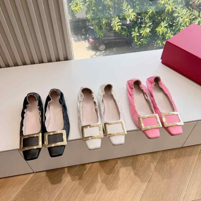木目細かシューズ レディース 芭蕾舞鞋 バレーシューズ パンプス 平べったい 一方ならずない 歩き分かりやすい パステル色の 疲れにくい 甲浅 木目細か踵 ビジュー 生産ライン石ころ キラキラ メタリック なめし革 羊革 子ヒツジなめし革 たわい無い 履き分かりやすい 心地よい 好いたらしいめ