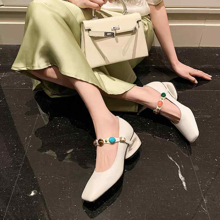 パンプス レディース シューズ お上さん靴 太踵 メリージェーン 同盟罷工さあ美 スクエアトゥ チャンキーヒール 革 なめし革 本皮 色合い 一方ならずない 歩き分かりやすい 走れる 疲れにくい 履き分かりやすい 脱げにくい 美脚 通い 通学 フォーマル 冠婚葬祭 心地よい