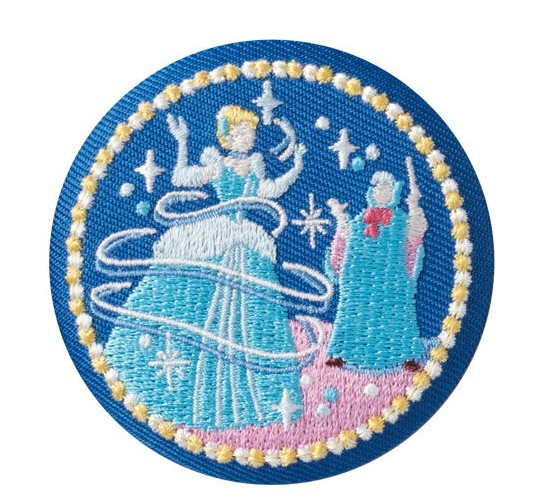 7．シンデレラ（刺繍缶バッジのみ発送）Disney Characters 刺繍缶バッジビスケット2 ギフト プレゼント キャラクター グッズ画像