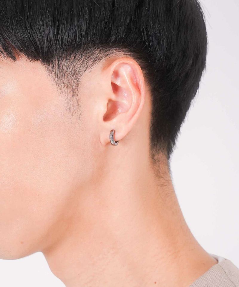 ライオンハート For Gift 01ea0991bk プレゼント 送料無料 Lion The Heart Edge シルバー925 誕生日 メンズピアス 1点売り ブラック 中折れ フープピアス リングピアス 18kポスト 片耳用 人気ブランド シルバーピアス カッティング