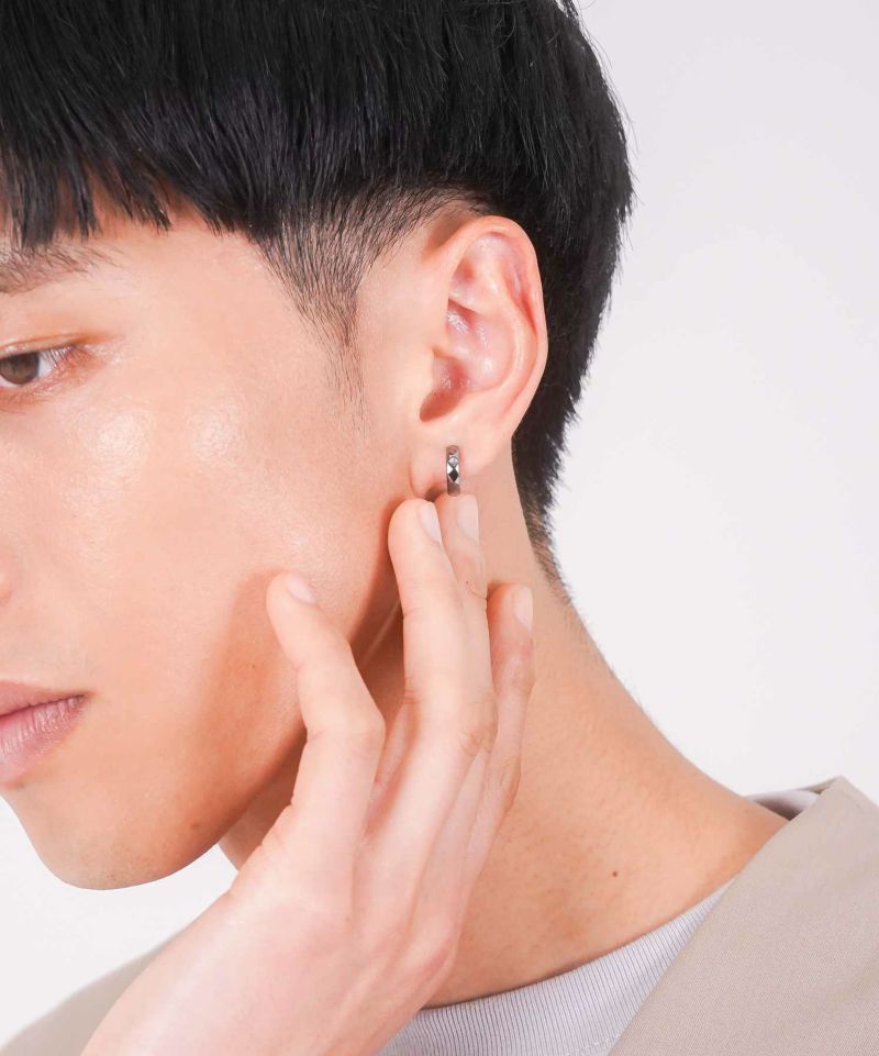 ライオンハート For Gift 01ea0991bk プレゼント 送料無料 Lion The Heart Edge シルバー925 誕生日 メンズピアス 1点売り ブラック 中折れ フープピアス リングピアス 18kポスト 片耳用 人気ブランド シルバーピアス カッティング