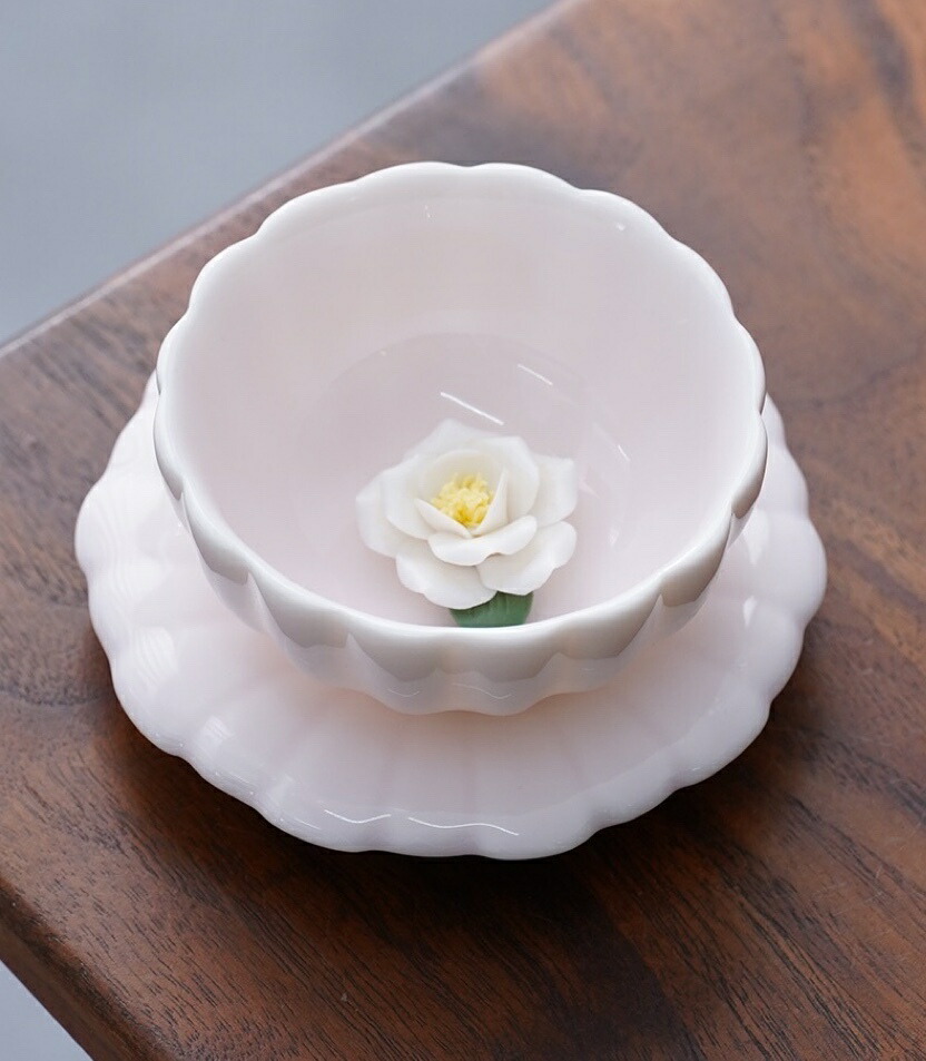 A051305茶の葉備品 水呑み コップ 紅茶優勝杯 珈琲優勝杯 立体名取り草 花柄