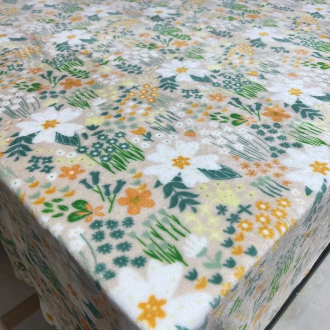 a063557好いたらしい ブランケット毛布 ひざ掛け かけ布団200x230 生あたたかい花柄