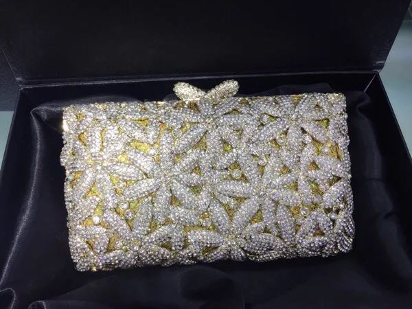 A026457晴れ晴れしい寄りあい御徒面子 キラキラ 石ころBAG クラッチペダル御徒面子 レディース ラインストーンクラッチバッグ