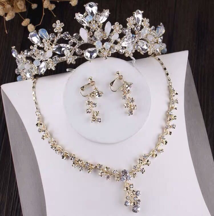 A007831ウェディング 花嫁3点セット アクセサリー ティアラ+イヤリング+ネックレス.｜リタハウス　店